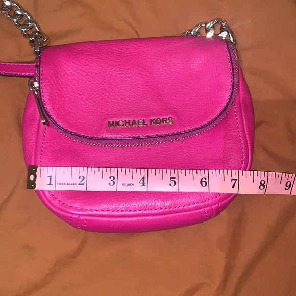 Hot Pink leather Michael Kors purse with gold accents 👛 💕